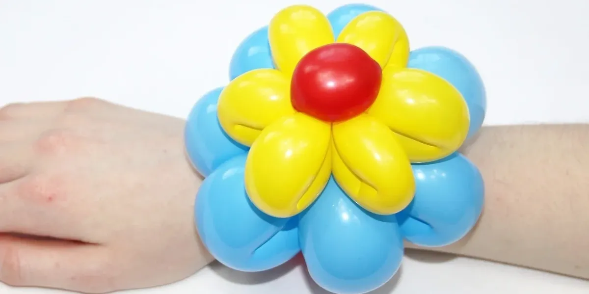 What is Balloon Twisting